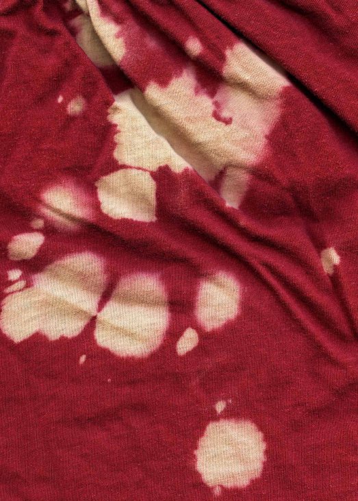 Florecer Pico Experimentar Cómo quitar manchas de lejía | Soluciones para la ropa