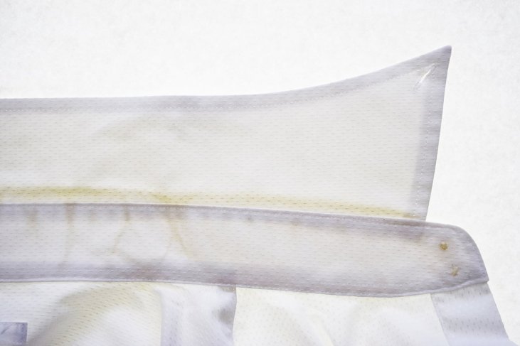 Cómo quitar las manchas amarillas de la ropa | Soluciones para la ropa